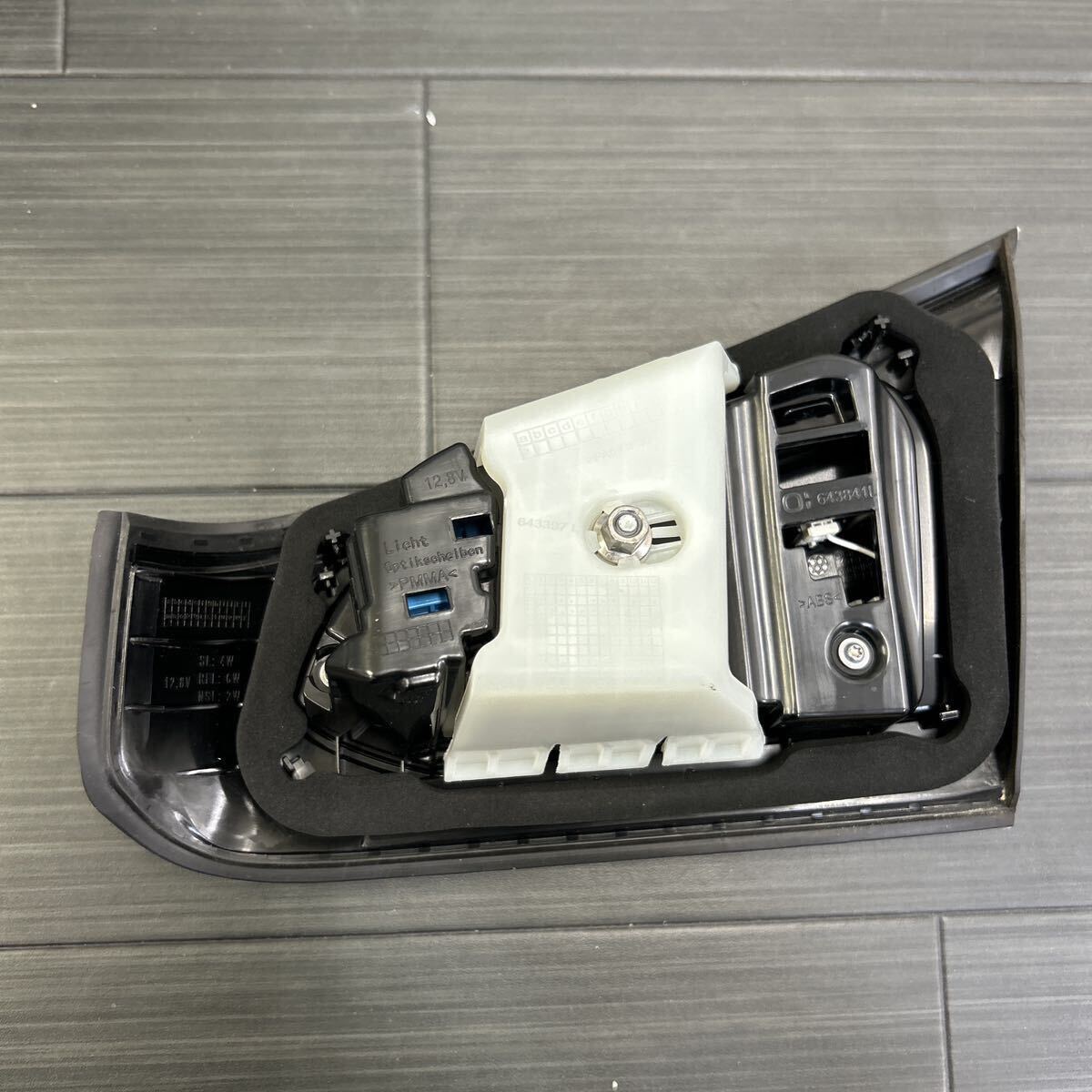 中古 純正 メルセデス・ベンツ Aクラス W177 左テールランプ A1779067100/A1779063701 78番 中古 純正 メルセデス・ベンツ Aクラス W177 左テールランプ A1779067100/A1779063701 78番