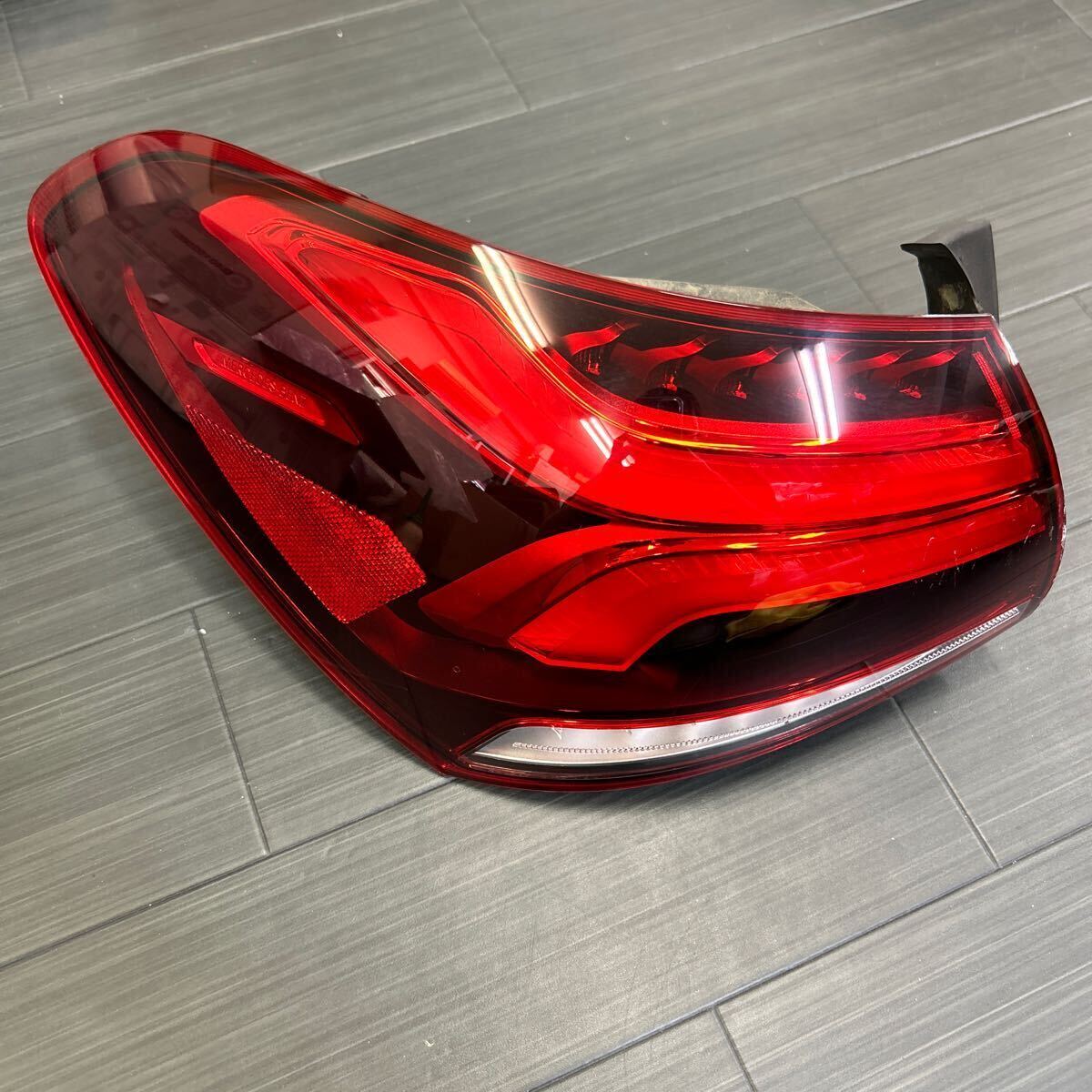 中古 純正 メルセデス・ベンツ Aクラス W177 左テールランプ A1779067100/A1779063701 78番 中古 純正 メルセデス・ベンツ Aクラス W177 左テールランプ A1779067100/A1779063701 78番