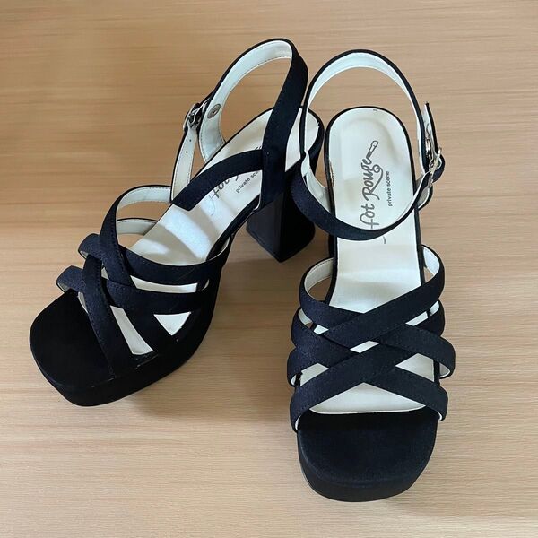 ★500円引きクーポン対象★美品★厚底サンダル 黒 ブラック
