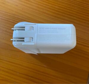 Apple純正 USB-C 61W 急速充電パワーアダプタ A1947