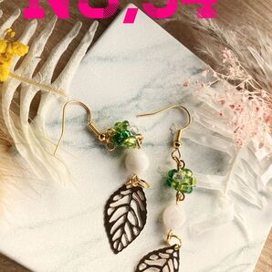 最終値下げ!ムーンストーンとビーズボールのリーフピアス ピアス ハンドメイド