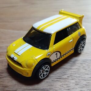 BMW MINI COOPER S Challenge 黄 ホットウィール ゼッケン1 長さ約60mm マレーシア製