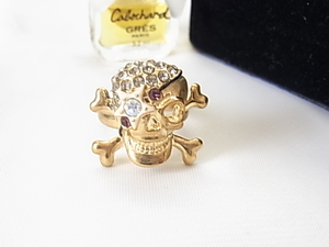 スカル　ドクロ　髑髏　骸骨　3色のラインストーンが輝くデザイン　ユニセックス　フリーサイズ　リング　指輪