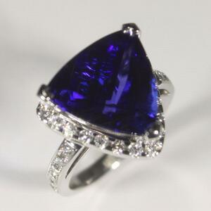  blue ground color. middle . violet . coming off ..PT tanzanite ring [ one point limit. limited goods!]