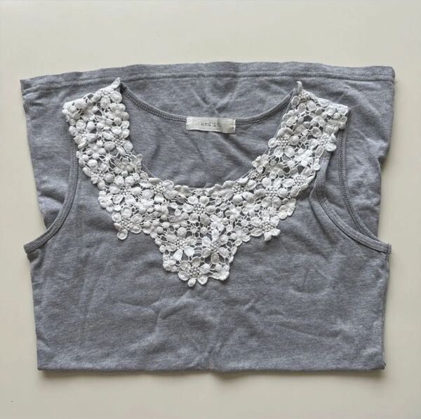 アンドイット タンクトップ レース 花 ノースリーブ