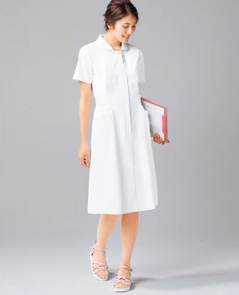 【新品】大きいサイズ ナース服とピンクのエプロン