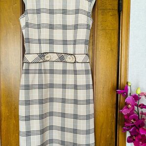 シンプルなチェックワンピース