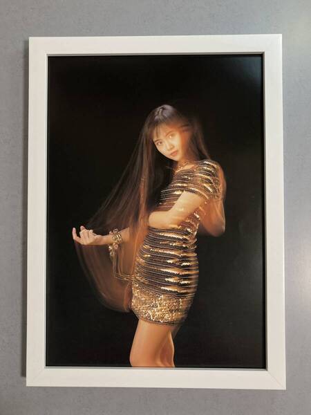 ●額装品 飯島真理 貴重写真 B4サイズ(約39cm×約29cm)額入り ポスター風 アートフレーム 送料無料 DM12