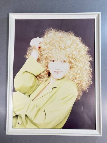 ●額装品 中森明菜 貴重写真 大型A3サイズ(約42cm×約32cm)額入り ポスター風 アートフレーム 送料無料 DN06