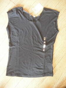 吸湿・調湿素材　クルーネックTシャツ：無印良品　サイズはM　