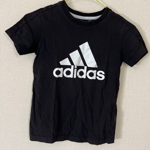adidas 半袖Tシャツ ブラック ロゴ130