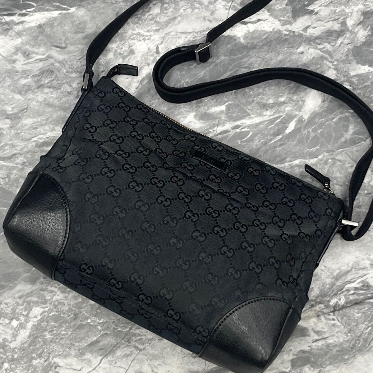 GUCCI ショルダーバッグ パンチングレザー サコッシュ GG柄 ベージュ GUCCI ショルダーバッグ パンチングレザー サコッシュ GG柄 ベージュ
