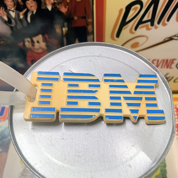 送料無料★アメリカ直輸入★激レア IBM ヴィンテージキーホルダー ノベルティ 当時モノ 80s コンピューター 超絶レアもの