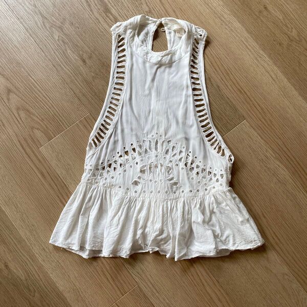 H&M カットワーク バックオープン タンクトップ