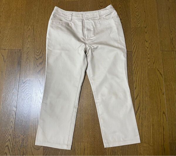ベージュ ストレッチクロップドパンツ