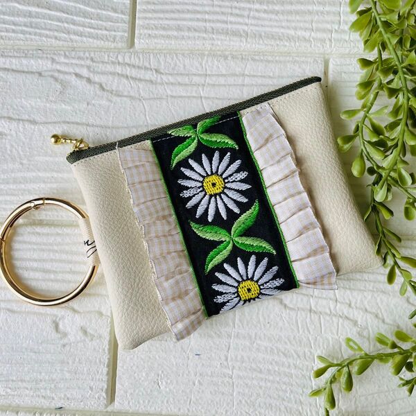 インド刺繍リボン フェイクレザー ハンドメイドポーチ