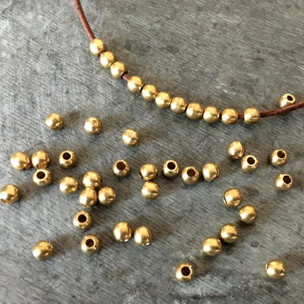 真鍮 無垢の丸玉ビーズ4mm 30個入り
