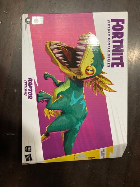 fortnite フォートナイト フィギュア ラプター(イエロー) 6インチ ニワトリ付き hasbro