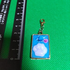 【手作りアクセサリー!】ハンドメイド レジンアクセサリー 『青い蝶と肉球』ファスナーチャーム チャーム バッグチャーム