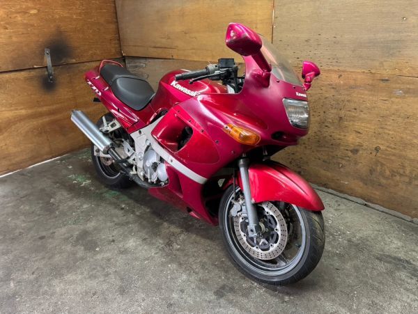 オートバイのあれこれ『スポーツバイクの価値基準を刷新したZZR1100』（Rotti.） - エキスパート - Yahoo!ニュース