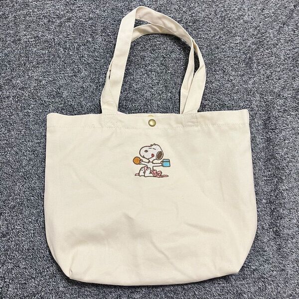 【新品タグ付き】 スヌーピー トートバッグ ピーナッツ PEANUTS 白 刺繍 ミニトートバッグ ウッドストック クッキー 水色