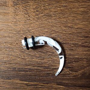 2G ボディーピアス