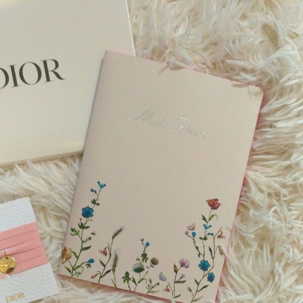 Dior ミスディオール ミリフィオリ ノートブック チャーム付きミサンガのオマケ付き