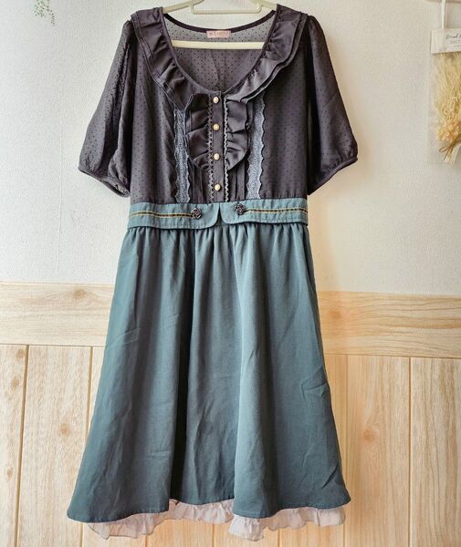 axed femme シアー切り替えワンピース 黒ブラウス×緑スカート