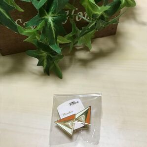☆新品未使用 三角形ピアス クリーム色×ゴールド×オレンジ色☆送料無料