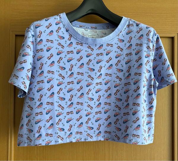 NIKE WOMEN ハートメガネ ナイキロゴ 総柄 半袖ショート丈Tシャツ