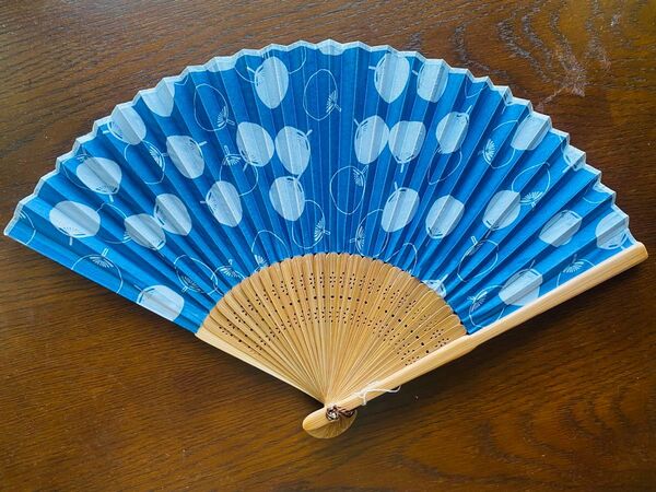 【未使用】扇子 絹 藍色 和装小物 和柄 シルク せんす