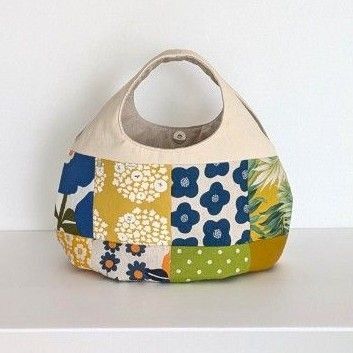 ブルーフラワー イエロー パッチワーク 丸底 ころりんバッグ ハンドメイド