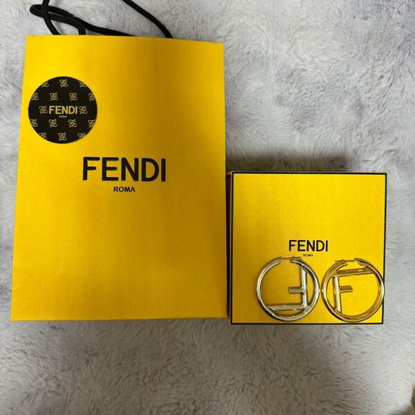 【FENDI】フープピアス