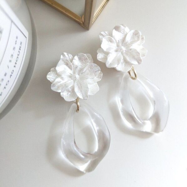 【No.99】 ハンドメイド イヤリング イヤークリップ フラワー 花 パール クリア 透明 結婚式 ウェディング ブライダル