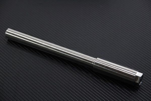 ランドマスター チタンアクスルシャフト DUKE 890 R - メルカリ