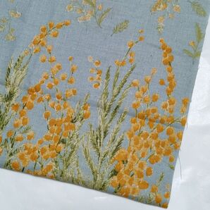 50cm モーメント 綿麻シーチング ブルー ミモザ 花柄 ハギレ 生地