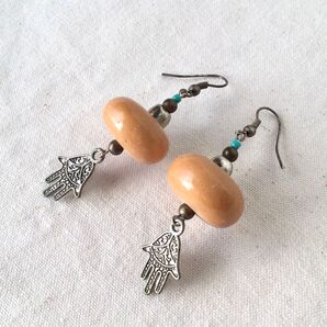 ハンドメイド ピアス お守り 幸運 ビーズ 木製 ファティマ アフリカ モロッコ製 No.3