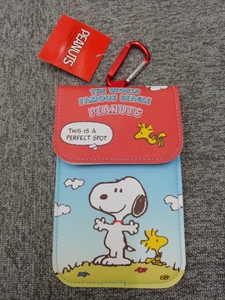 スヌーピー PEANUTS マルチケース　チケットホルダー カラビナ付き　新品タグ付き