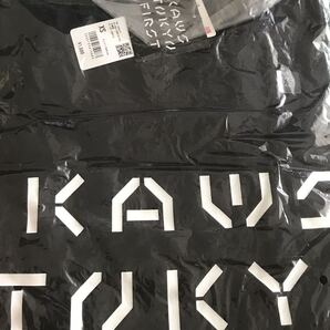 【未使用新品】 匿名配送 UT KAWS TOKYO FIRST TシャツXS サイズユニクロ ブラック 黒
