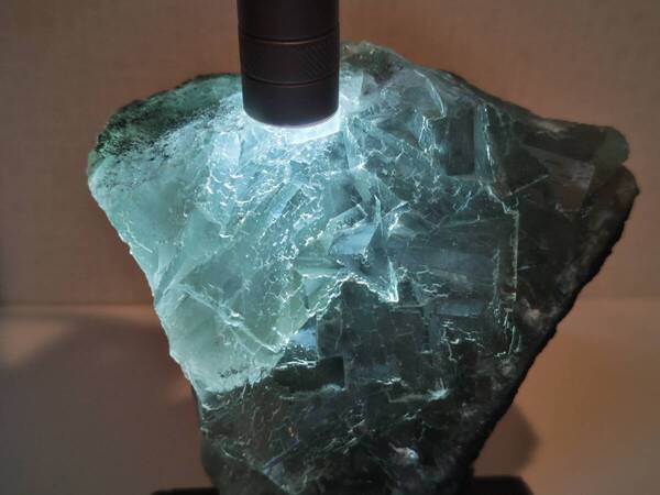 【蛍石】◆1.5kg◆ フローライト 原石 鑑賞石 自然石 天然石 鉱石 鉱物 水石 宝石 置物 インテリア