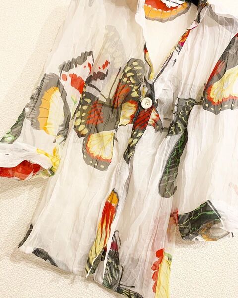 美品 PAVOTCING シフォン 蝶々 チョウ 柄 ドレス シャツ バタフライ 蝶柄 しわ加工 シフォン 羽織