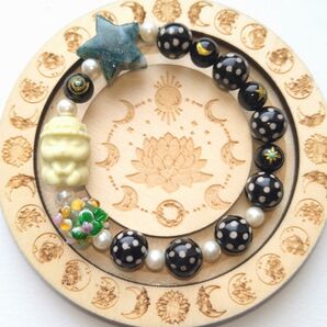 【最終価格】マカロンアラシャンメノウうさぎさん 夜空と天体のデザインブレスレット