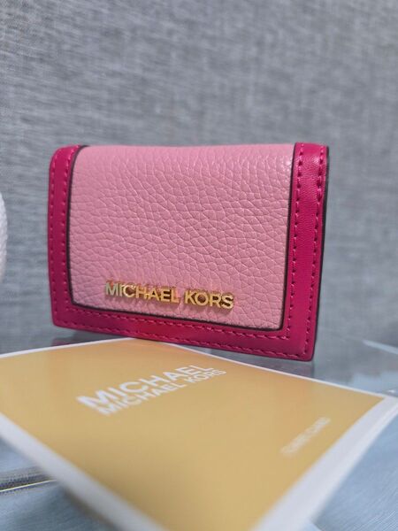 新品マイケルコースJET SET TRAVELトライフォールド ジップウォレット