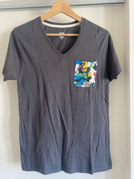 美品!Design T-shirt store graniph VネックTシャツ