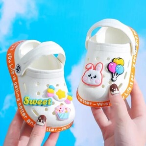 16cm 子ども キッズ 幼稚園 保育園 バッチ付き 穴あきサンダル つま先あり 男の子 女の子 海 水遊び クロックス風 白 ホワイト NE0185