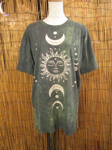 ①新品*男女兼用*ストーンウォッシュ*コットン素材*抜染プリント*太陽&三日月*半袖Tシャツ*L