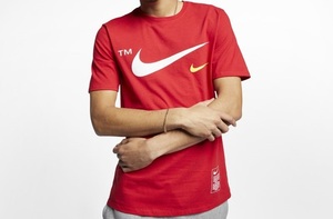 新品タグ付き Lサイズ 赤 ナイキ オーバー ブランディング Tシャツ NIKE NSW TEE S/S アトモス ワンオク Taka着用モデル