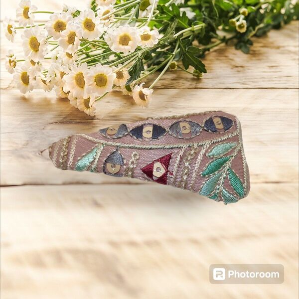 【ハンドメイド】刺繍リボンのパッチンピン【3*7㌢】