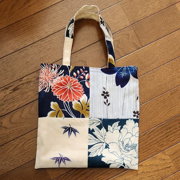 ハンドメイド 浴衣パッチの仕切りポケット付き ぺたんこトートバッグ(約30×30㎝)