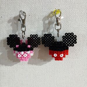 アイロンビーズミッキーミニーキーホルダー